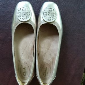 🔖CLARKS Artisan Gold Metallic Flats